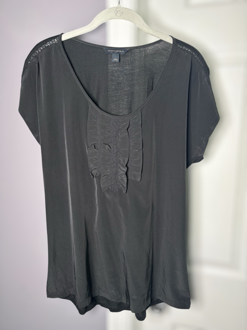 Banana Republic Black Scoop Neck Ruffle Detail Blouse Sz L